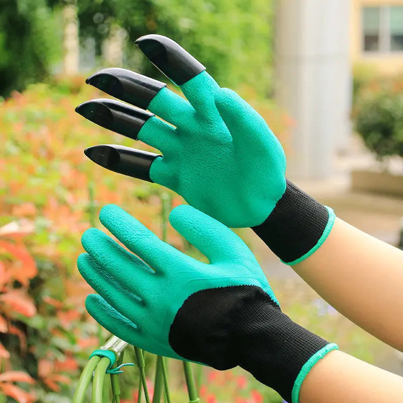 Garden gloves with claws